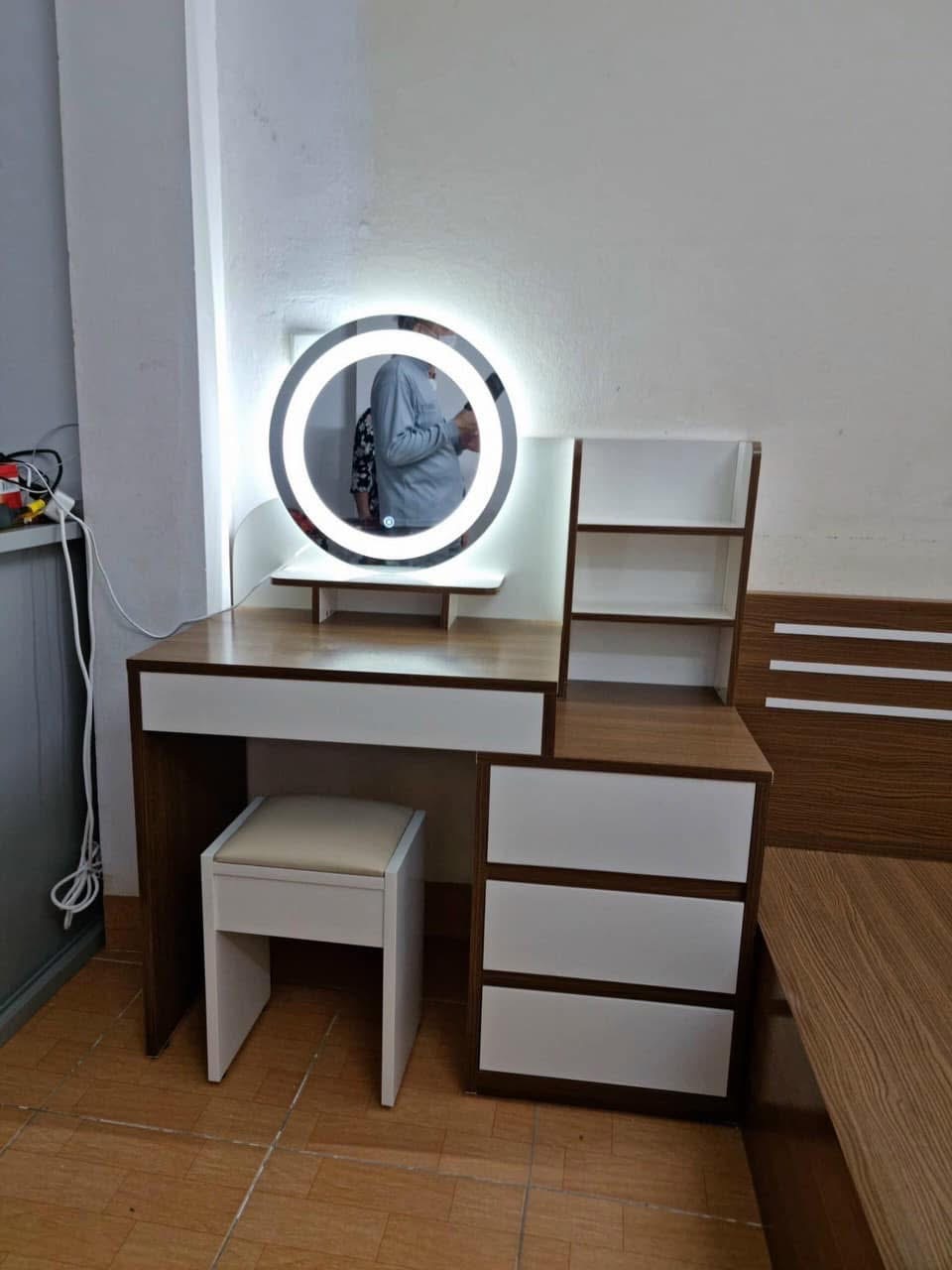 Bàn Trang Điểm Gương Tròn