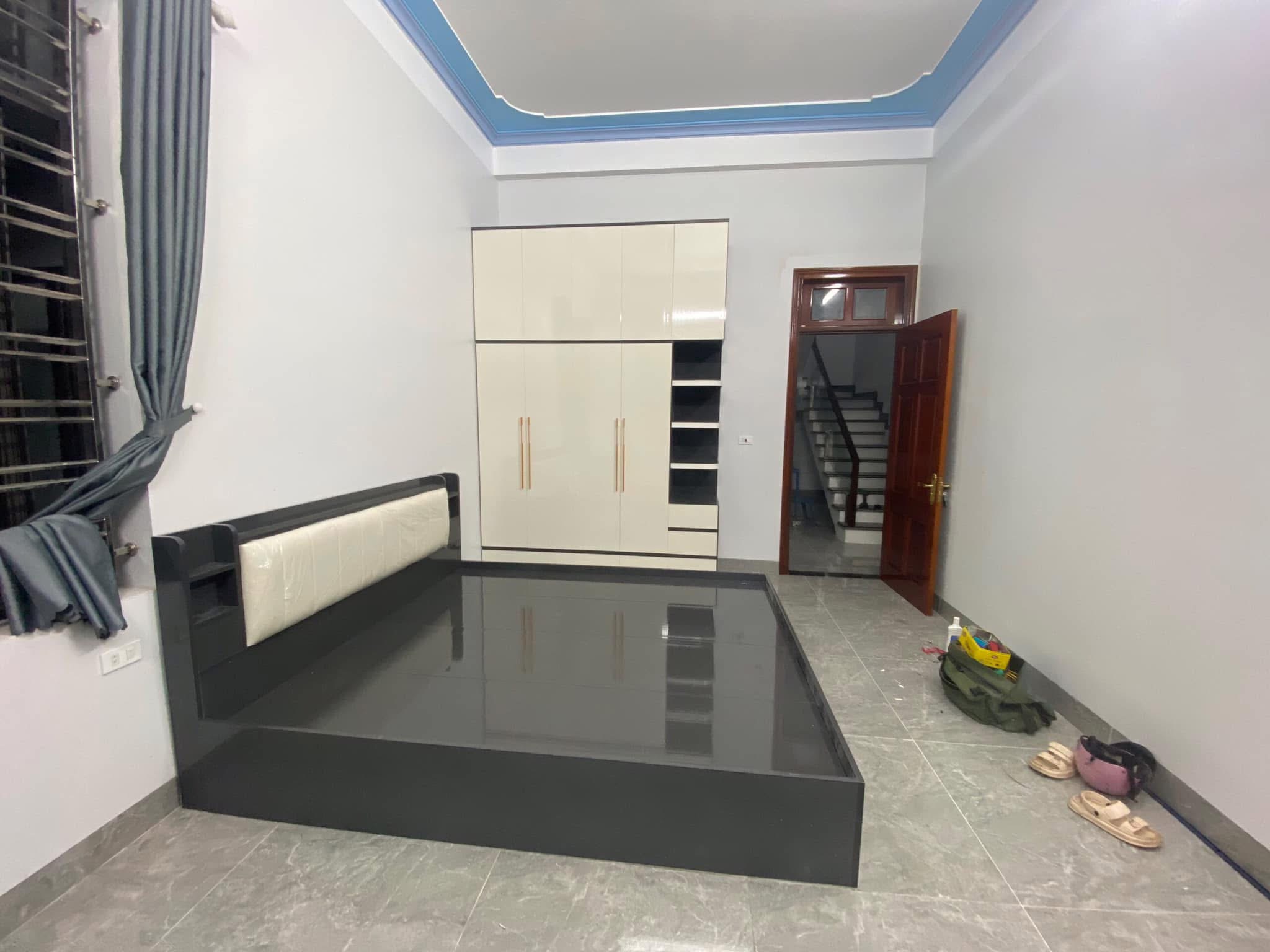 Giường Ngủ Gỗ Màu Xanh Đen