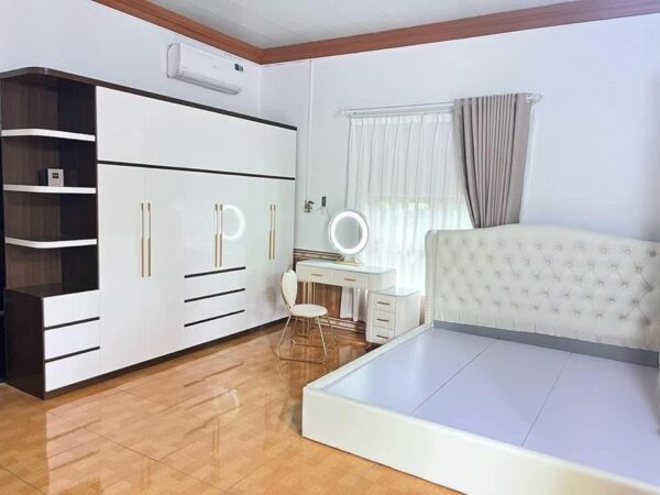 Giường Ngủ Gỗ Màu Trắng